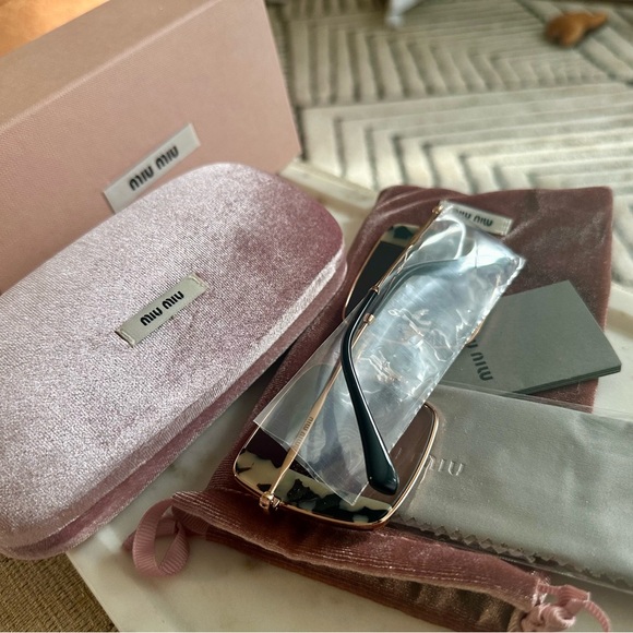 Miu Miu | MU 56VS Core Collection Sunglasses in Pink Gold/Pink Havana, Gradient - Picture 6 of 14